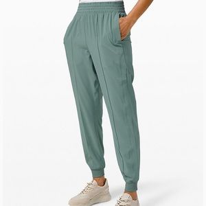 Lululemon Wanderer (Pleated Front) Joggers